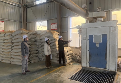 嚴抓飼料生產(chǎn)不松懈，鑄牢“質”安通遼防線——記通遼市農(nóng)牧業(yè)發(fā)展中心飼料科開展安全生產(chǎn)大檢查